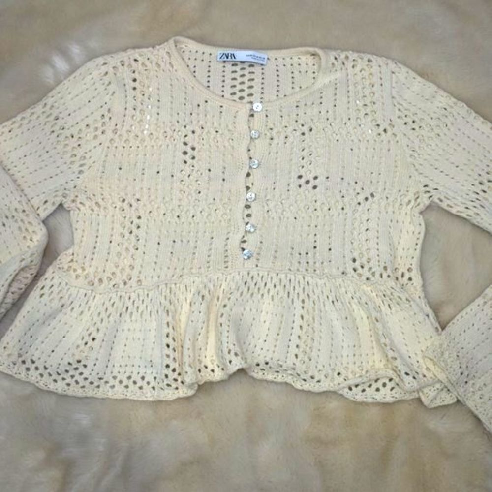 Zara Knit Cardigan Sweater Blouse M Cream Ruffle Button Up Flared Sleeve - Picture 11 of 16